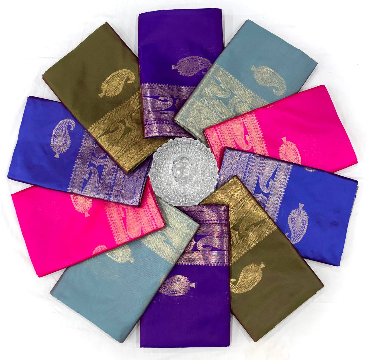 Green Woven Design Banarasi Silk Blend Saree With Unstitched Blouse Piece